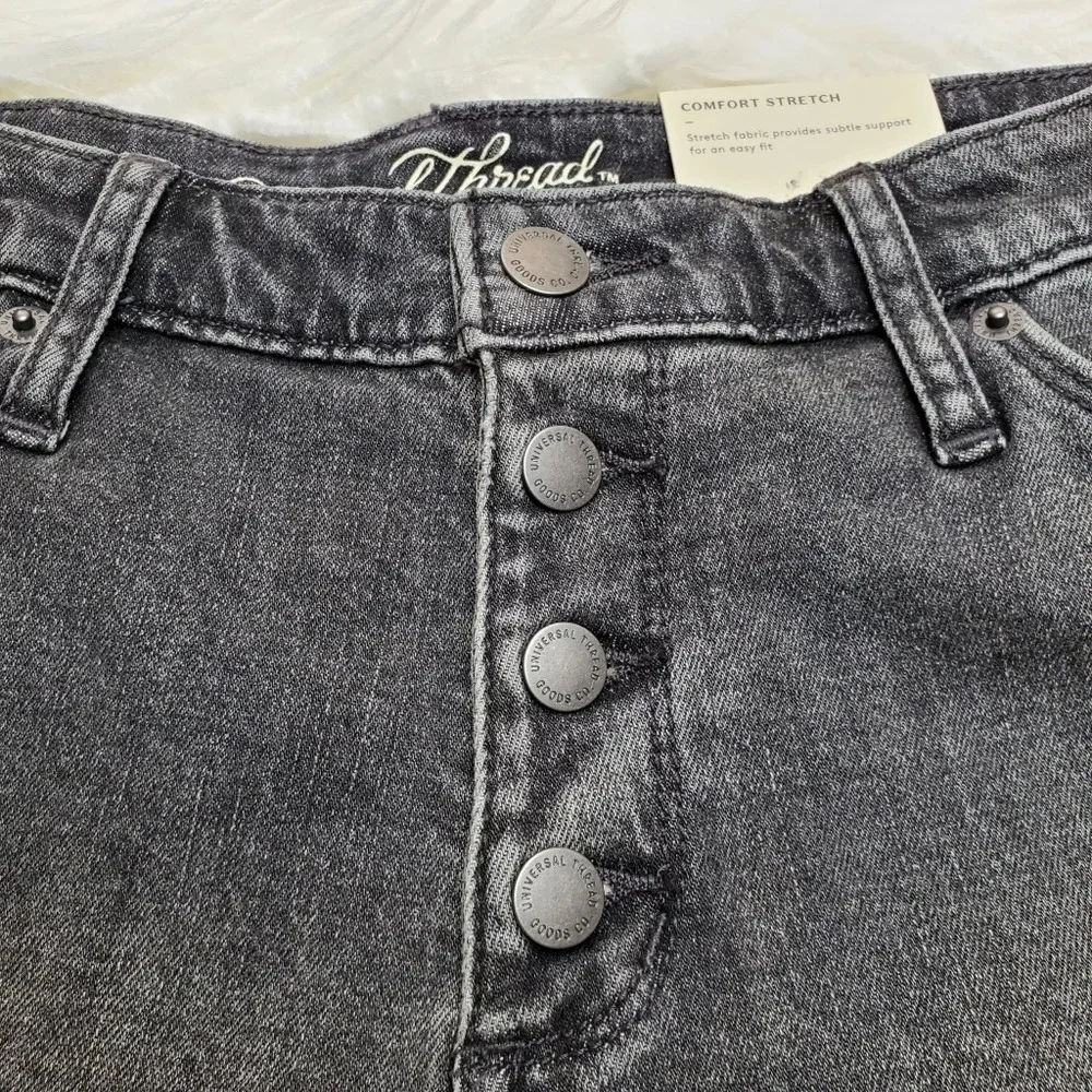 Universal Thread High Rise Shorts - Picture 2 of 4